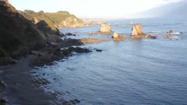 İspanya, Asturias 'taki Sessizlik plajından bir manzara