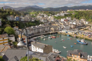 İspanya 'nın Asturias kentindeki Luarca şehrinde, Cantabrian denizinde.