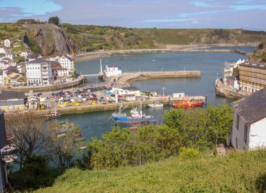 Luarca, Cantabrian denizinde, mezarlıktan görüldü.