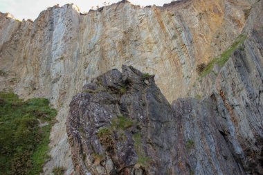 İspanya, Asturias 'taki Sessizlik Plajının jeolojik yönleri