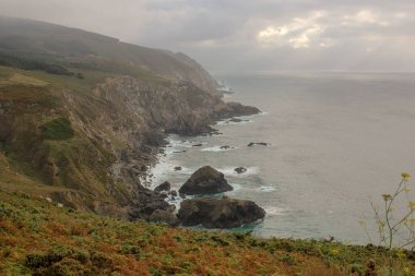 İspanya 'nın Estaca de Bares kıyısındaki kayalar ve kayalıklar
