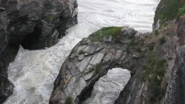 İspanya, Ribadeo 'daki Os Castros plajında kış akşamı