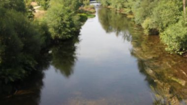 San Tirso de Abres, Asturias 'taki bir köprüden Eo Nehri.