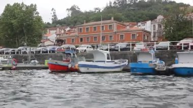 İspanya 'daki San Esteban de Pravia limanı