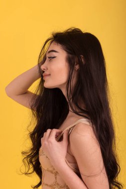 Moda tarzında bir kadın