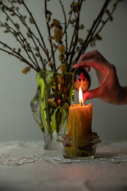 Masada mum yanıyor.