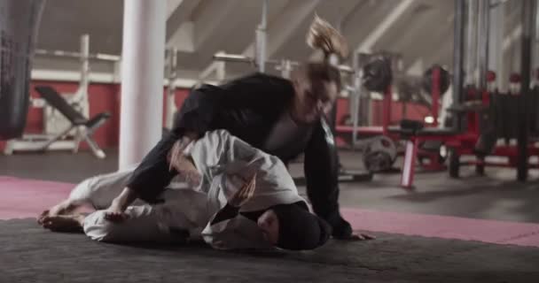 Zoom View Blond Female Strangling Muslim Opponent While Wrestling Floor — Stockvideo