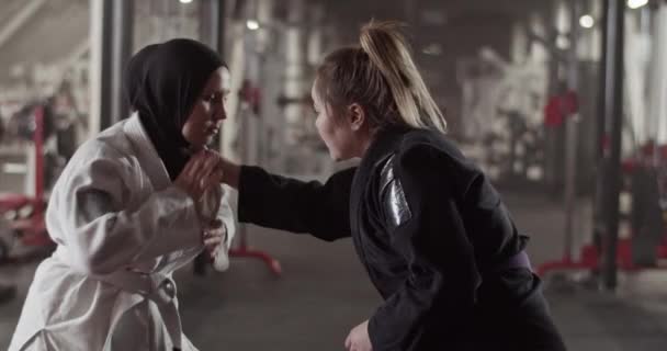 Zoom View Muslim Female Fighter Throwing Away Hands Opponent While — Stock video