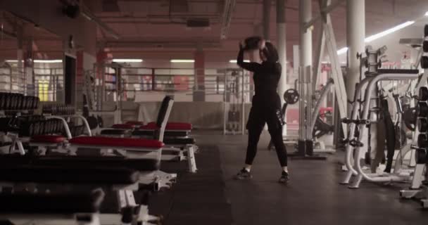 Handheld Shot Muslim Sportswoman Raising Weight Plate Head Squatting Weightlifting — Video Stock