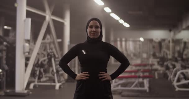 Handheld Shot Strong Muslim Female Athlete Black Sportswear Hijab Holding — Stockvideo