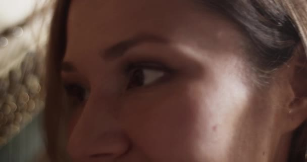 Captura Mano Tiempo Real Del Arpista Femenino Experimentado Sensual Cosecha — Vídeo de stock