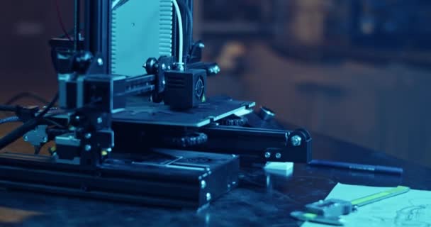 Inclinez Vous Temps Réel Imprimante Automatique Contemporaine Avec Bobine Filament — Video
