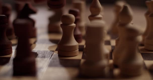 Ruční Záběr Ruky Obilí Anonymní Nab Pohybující Rytíř Šachy Kus — Stock video