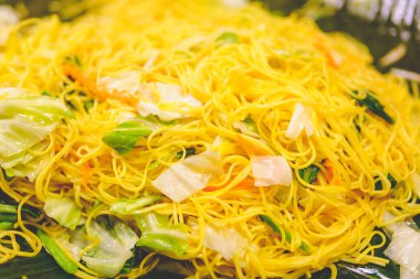Stir fried yellow noodles with vegetables