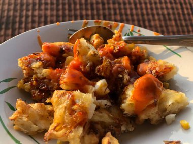 Bakwan baharatlı, tatlı soya soslu.