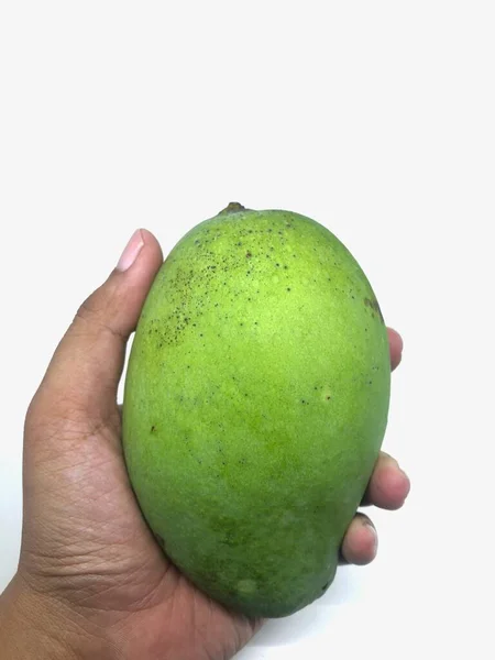 Hand Grön Mango Isolerad Bakgrund — Stockfoto
