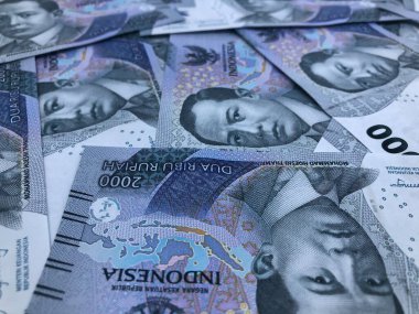 IDR 2000 yeni para 2000 rupiah Endonezya parası. satın alma ve satma faaliyetleri, ödeme faturaları, geniş THR zarfları