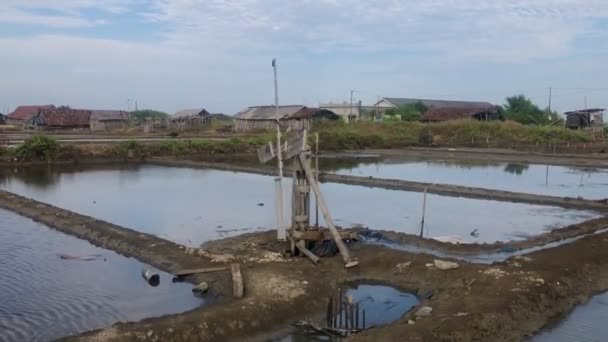 Windmills Pump Seawater Traditional Salt Ponds — Stok video