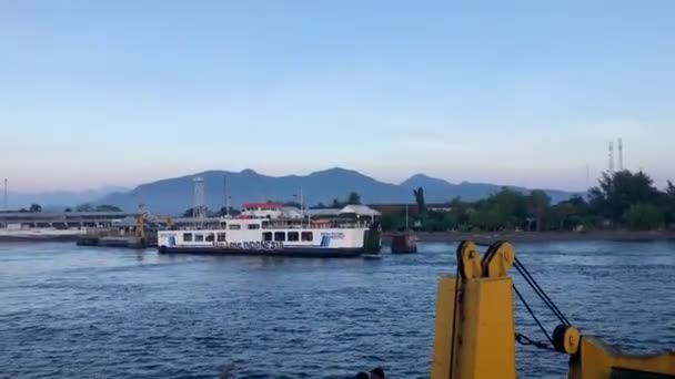 Bali July 2023 Atmosphere Boarding Passenger Ship Gilimanuk Harbor Bali — стоковое видео