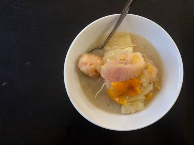 Kolak, lezzetli Asya yemeklerini yakından izle. 