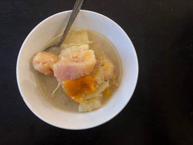 Kolak, lezzetli Asya yemeklerini yakından izle. 