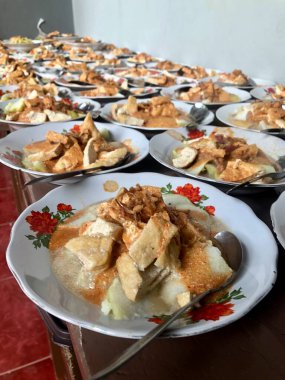 Lezzetli Asya yemeklerinin yakın görüntüsü (lentog)