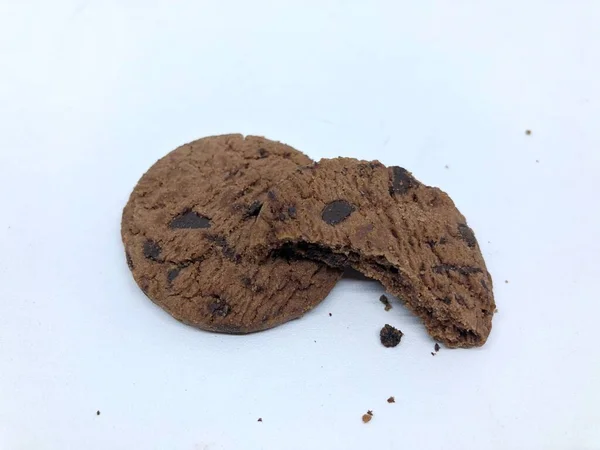 Cookie Aux Pépites Chocolat Sur Fond Blanc — Photo