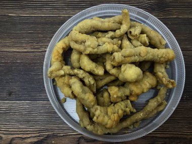 Çıtır çıtır tavuk bağırsağı krakerleri.