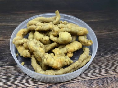 Çıtır çıtır tavuk bağırsağı krakerleri.