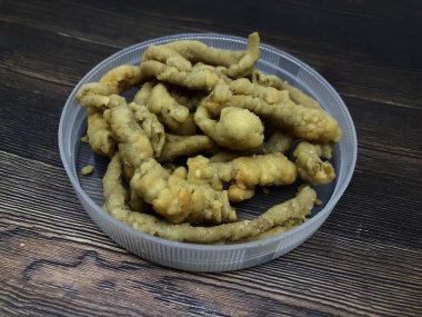 Çıtır çıtır tavuk bağırsağı krakerleri.