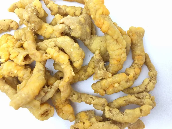 Kızarmış kalamar beyaz zemin üzerine izole