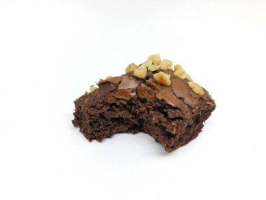 Çikolatalı kek, izole edilmiş.