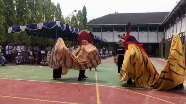 伝統的なタイの文化のインドネシアのダンス クドゥス 17ケル2023 — ストック動画