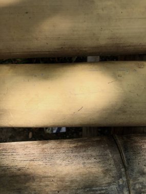 Beyaz desenli eski ahşap çitler.