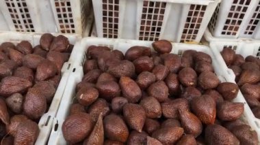 Pazardaki meyveler.