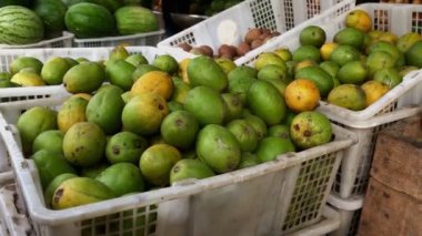 Markette mango yığını