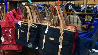 çok farklı boyutlarda, Bali 22 Juni 2024 