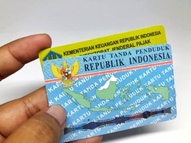 Kudus, 2 Temmuz 2024 - Endonezya KTP ve NPWP kartları