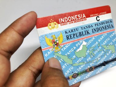 Kudus, 2 Temmuz 2024 - Endonezya KTP ve SIM kartları