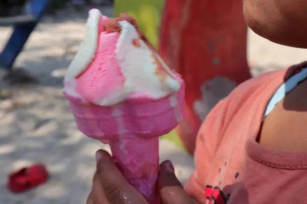 El dondurma yakın çekim