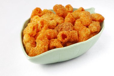 Makarna, Baharatlı Makarna Atıştırması, Baharatlı Atıştırmalık Beyaz üzerine izole edilmiş