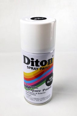 Kudus, 13 Agustus 2024 - püskürtme beyaz arka plan boyayabilir 