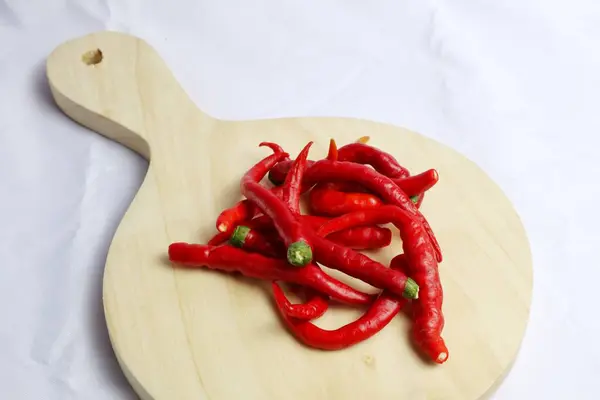 Kırmızı biberleri kapatın.