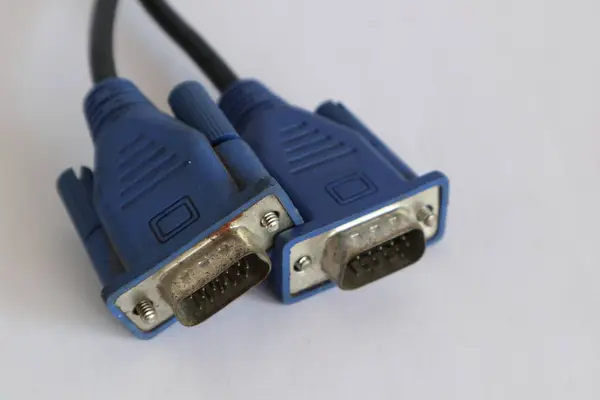 VGA teknolojisi PC kablo bağlantısını beyaz arkaplana yerleştir