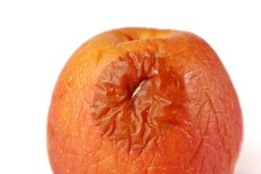 Elmalar delikli ve çürük