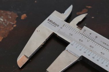 Jepara, 31Agustus 2024 - modası geçmiş analog kalibre ölçüm aracı