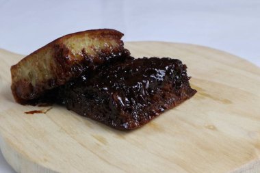 Tatlı çikolatalı Martabak, Endonezya tatlısı.