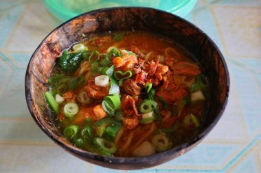 Mie ayam veya bakmi ayam, Endonezya 'da yaygın bir yemektir.  