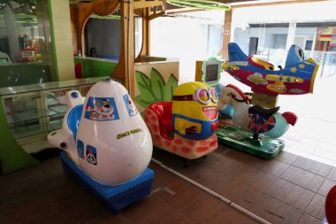 Jepara 16 Ekim 2024 - Bir alışveriş merkezinde çocuk oyun alanı