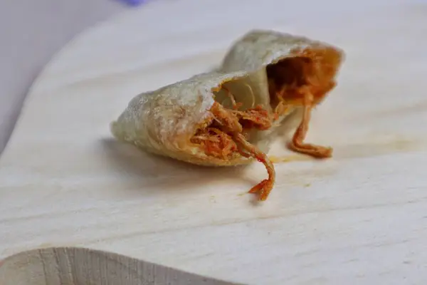 Civciv sirkinin yakın çekimi (Cireng Ayam)